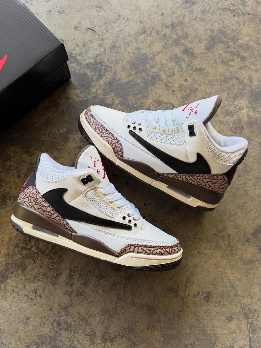 Jordan Retro 3 Travis Scott "White"
