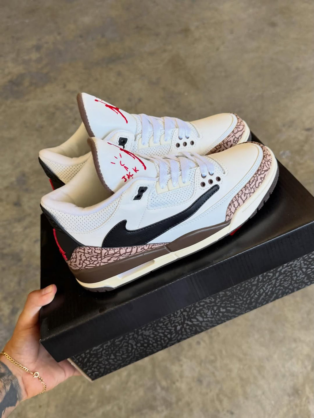 Jordan Retro 3 Travis Scott "White"