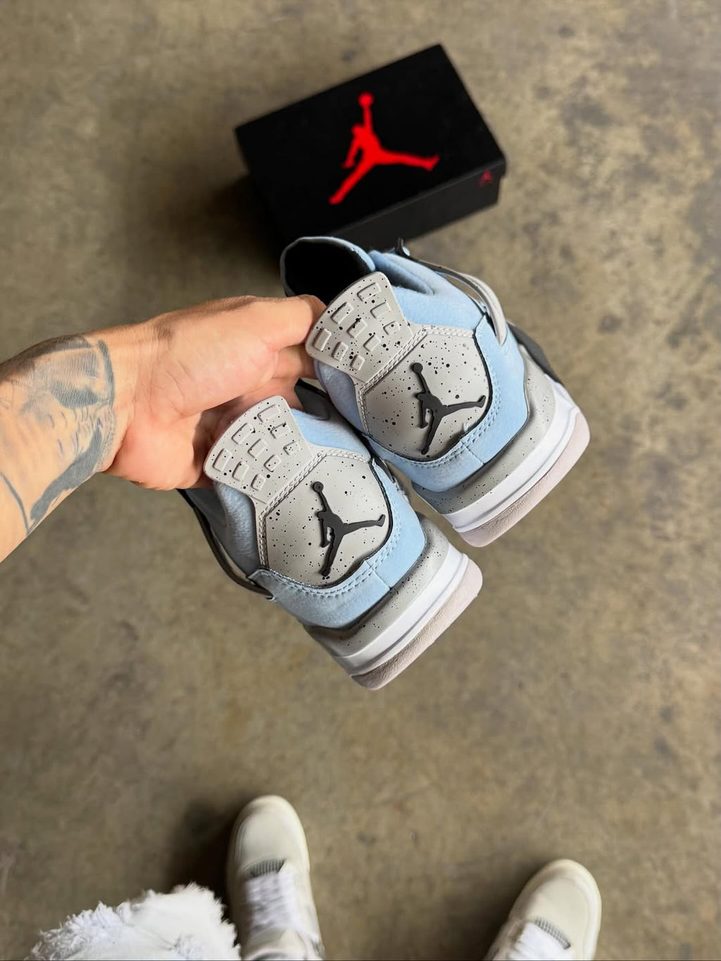 Jordan Retro 4 “University Blue”