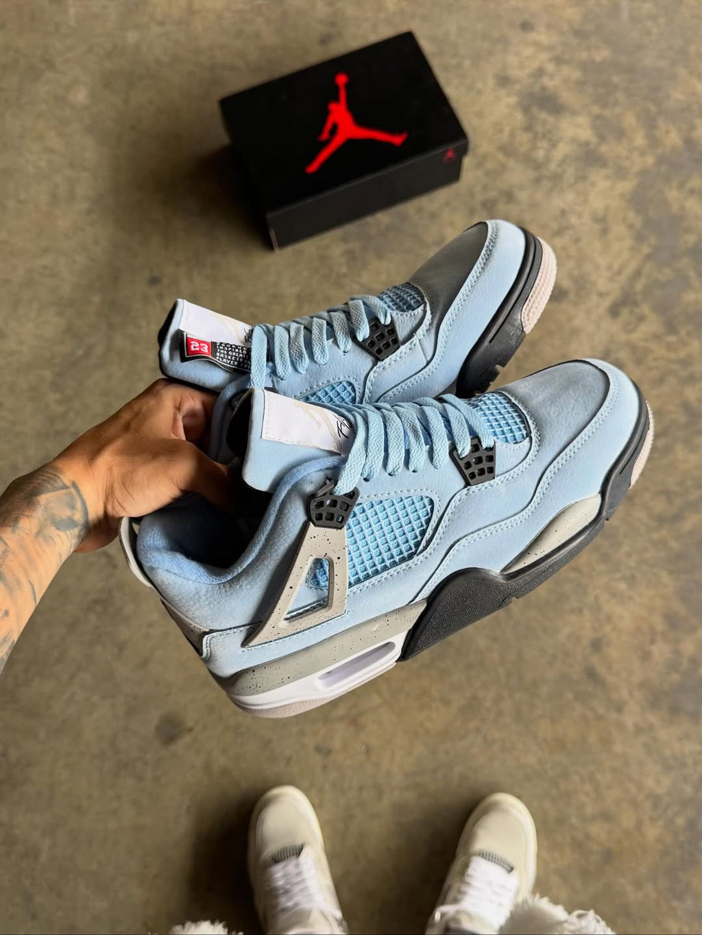 Jordan Retro 4 “University Blue”