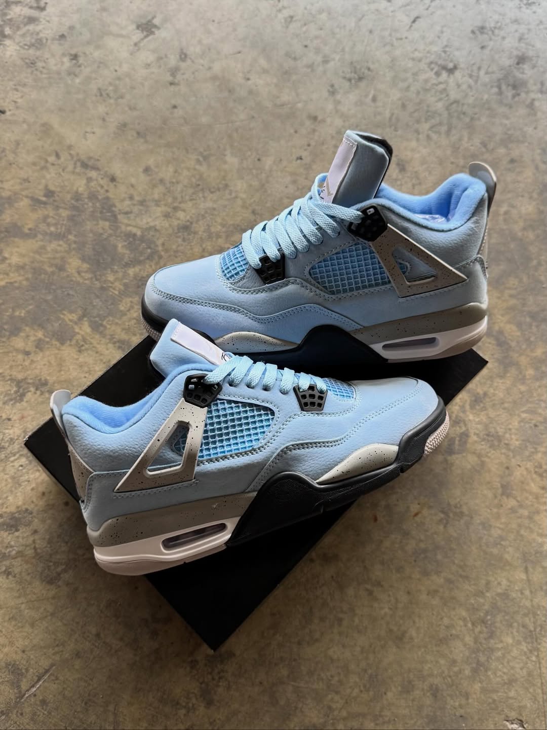 Jordan Retro 4 “University Blue”