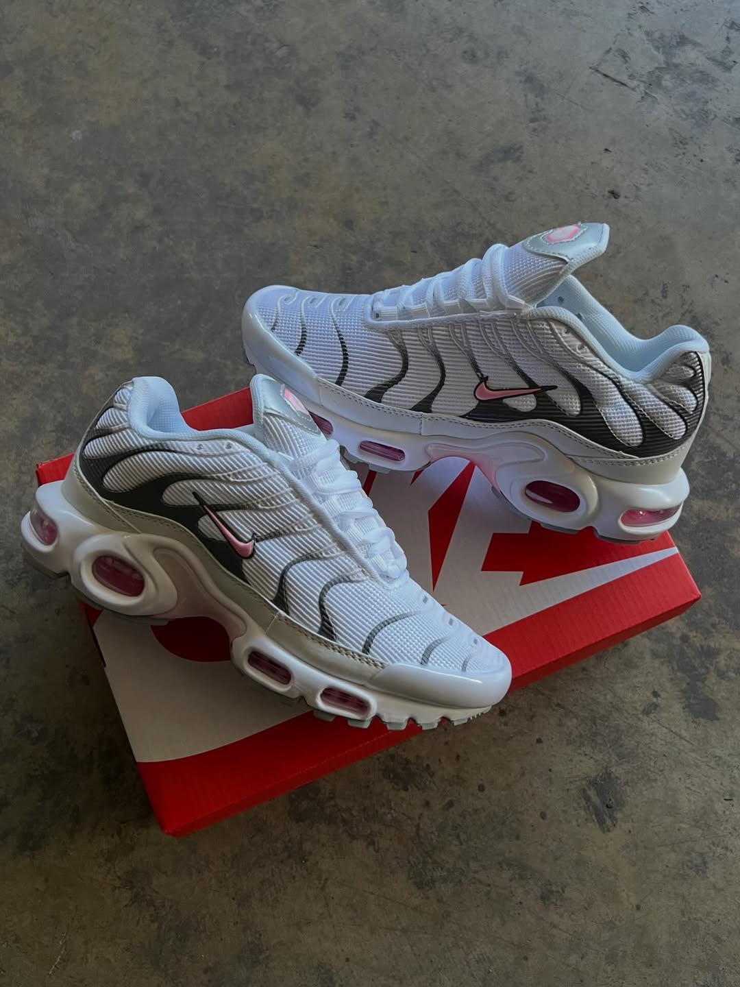 Nike Air Max Tn Plus White Grey Pink