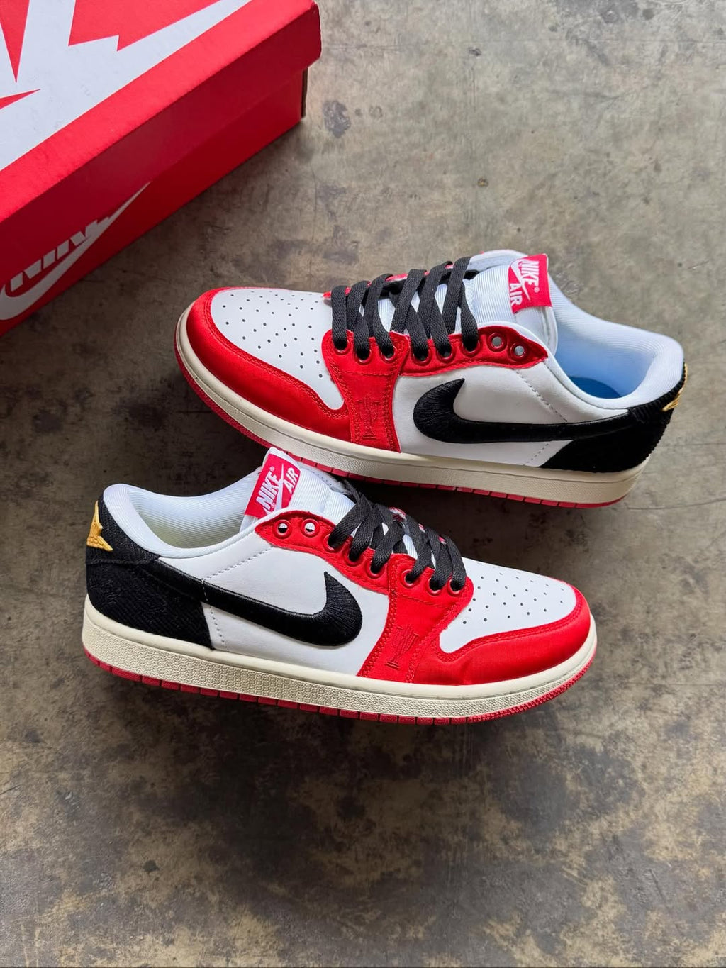 Nike Air Jordan 1 Low Trophy Room