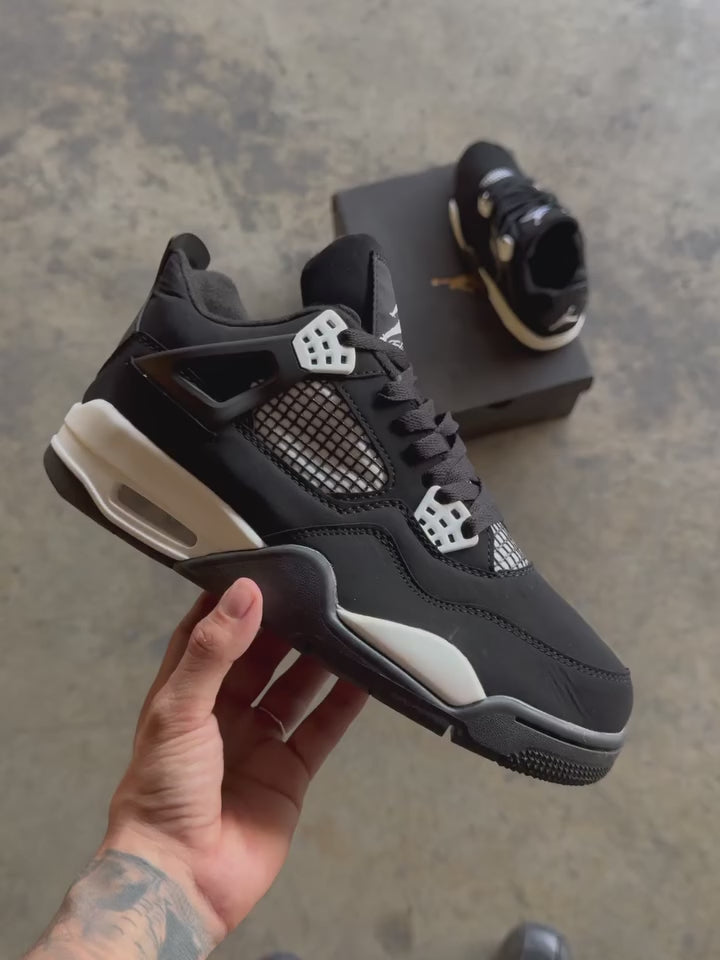 Jordan Retro 4 “White Thunder”